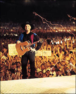 Photo of Garth Brooks in Central Park NY